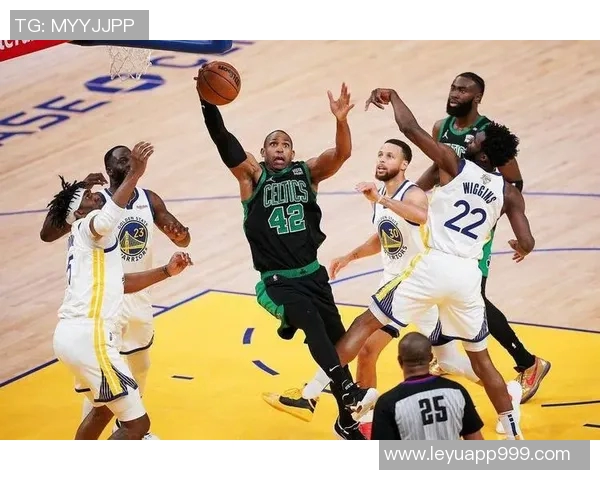 美职篮新赛季东部展望：绿军重建之路与三强争霸的激烈对决