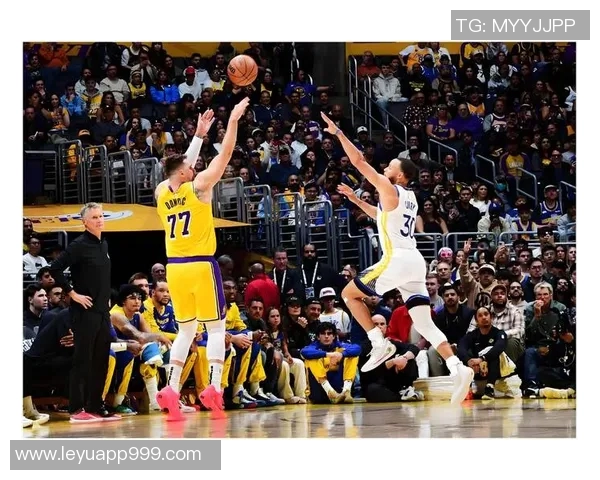 文森特解析与首发默契之道聚焦防守与组织为东契奇和里夫斯开辟空间