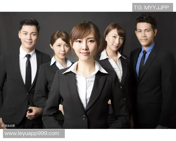 卡斯尔称赞科内特在攻防两端表现出色并展现出卓越沟通能力