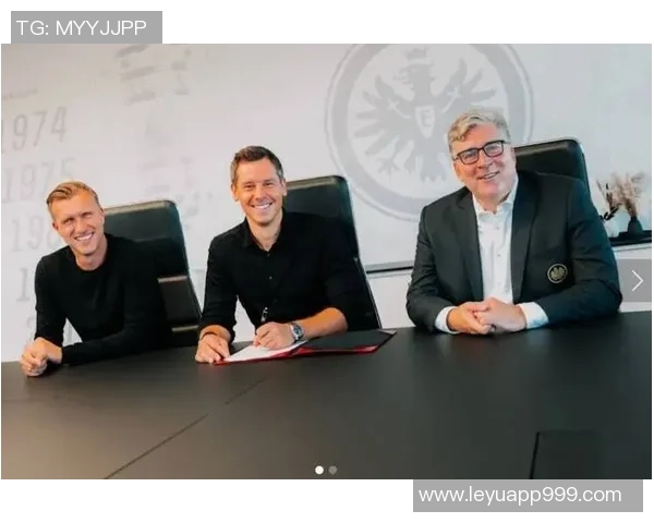 法兰克福总监强调新任主帅需注重进攻与球员培养目标锁定欧战资格