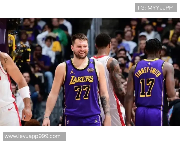 NBA赛事回顾：火箭险胜雷霆湖人战胜勇士开拓者轻松击败灰熊